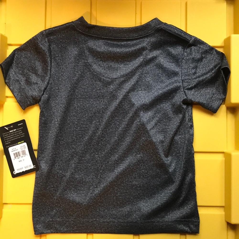 Nike 2T heather grey quick tee shirt - Picture 5 of 5